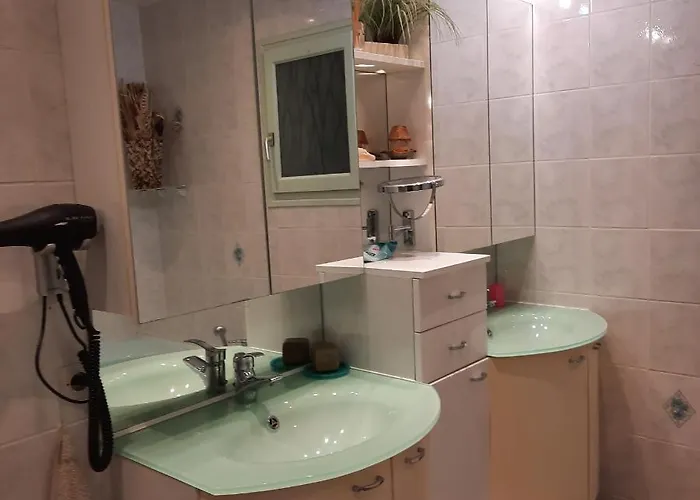 Reves Bleus Homestay Crans